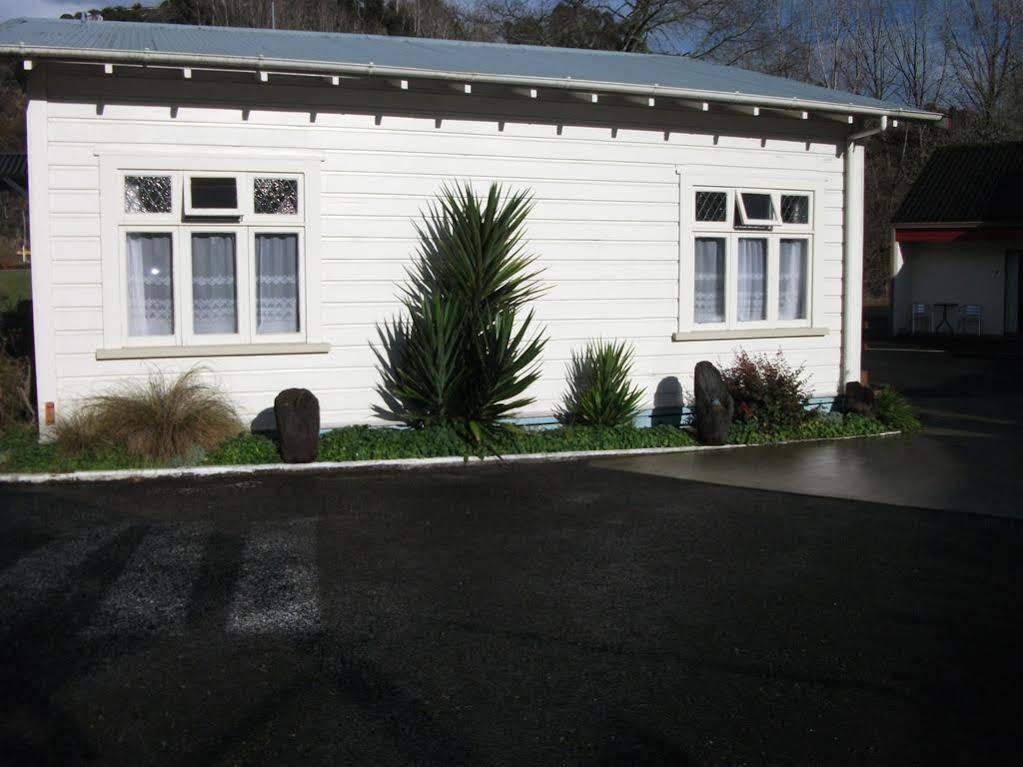 Kelly'S Riverside Motel Taumarunui Exterior photo